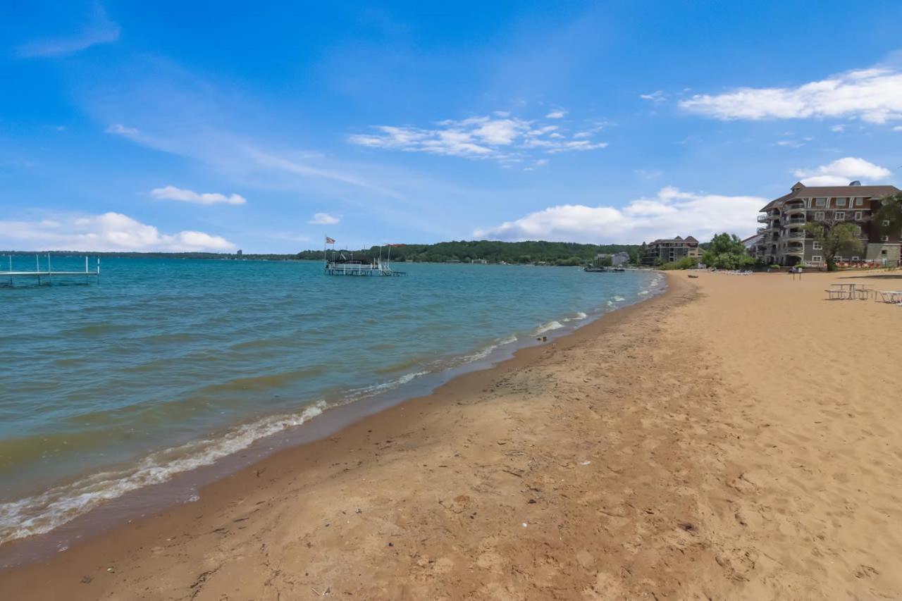 Sugar Beach Villa 1012 Luxury Waterfront Condo Traverse City Extérieur photo