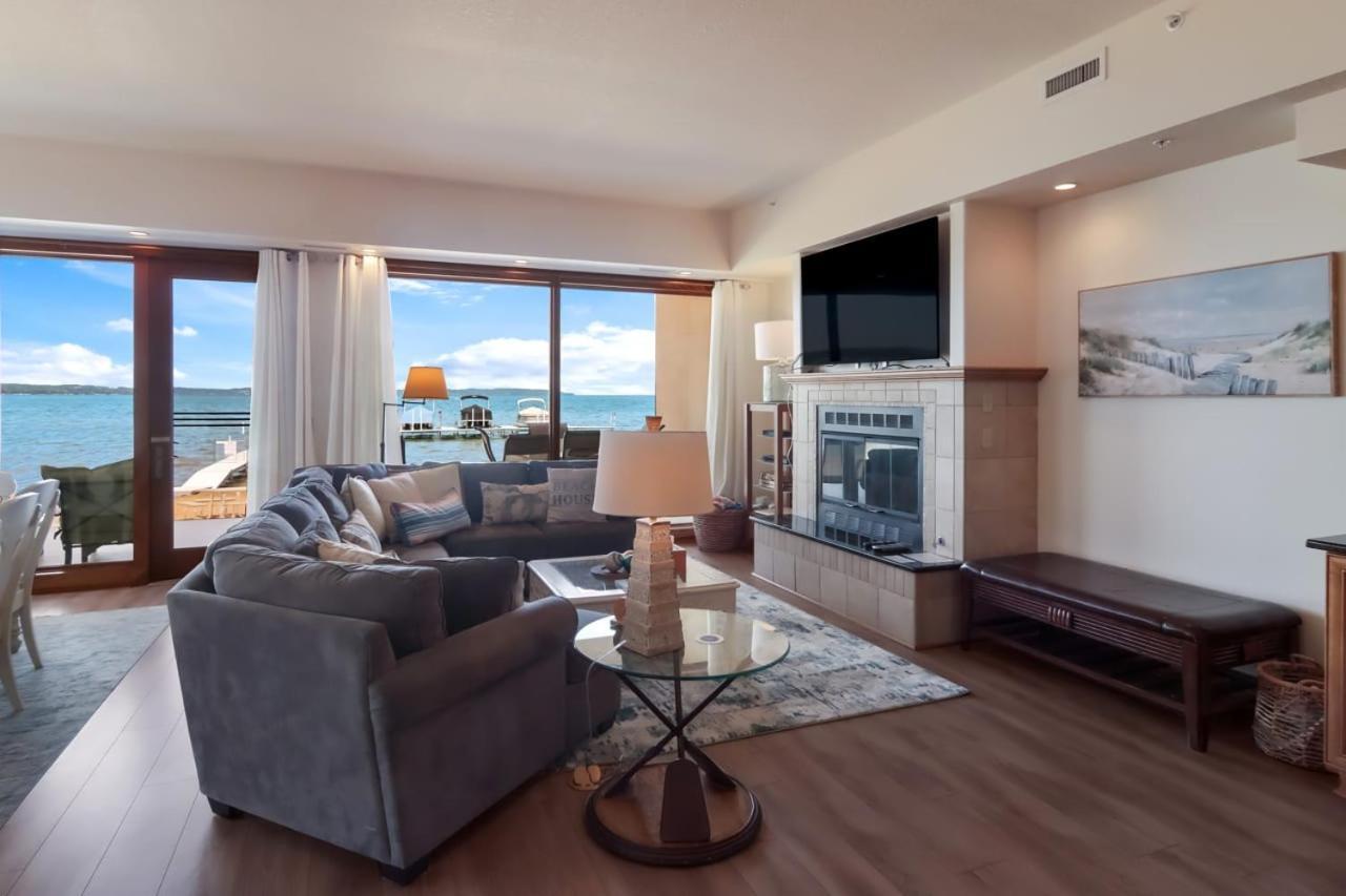 Sugar Beach Villa 1012 Luxury Waterfront Condo Traverse City Extérieur photo