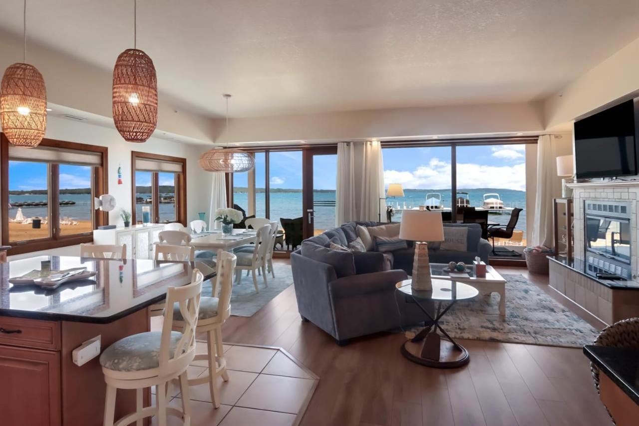 Sugar Beach Villa 1012 Luxury Waterfront Condo Traverse City Extérieur photo