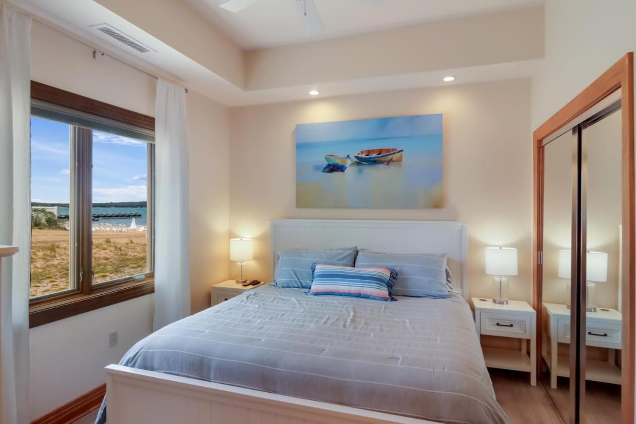 Sugar Beach Villa 1012 Luxury Waterfront Condo Traverse City Extérieur photo