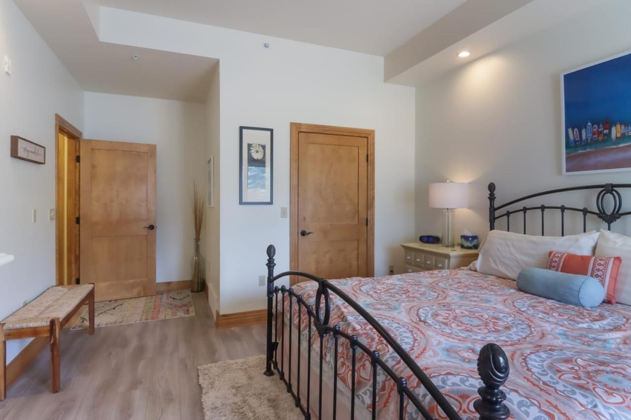Sugar Beach Villa 1012 Luxury Waterfront Condo Traverse City Extérieur photo