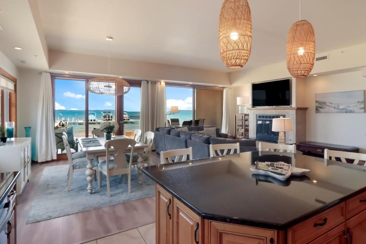 Sugar Beach Villa 1012 Luxury Waterfront Condo Traverse City Extérieur photo