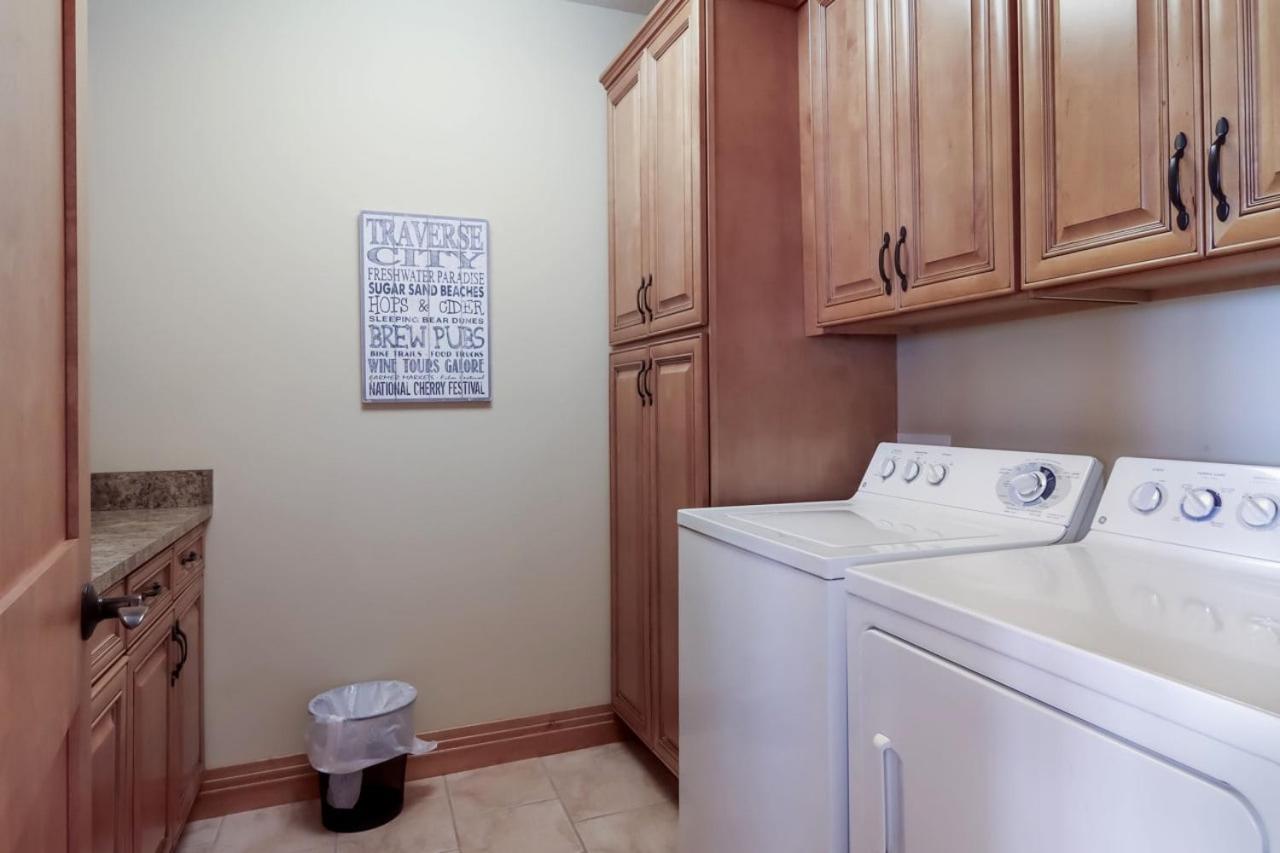Sugar Beach Villa 1012 Luxury Waterfront Condo Traverse City Extérieur photo
